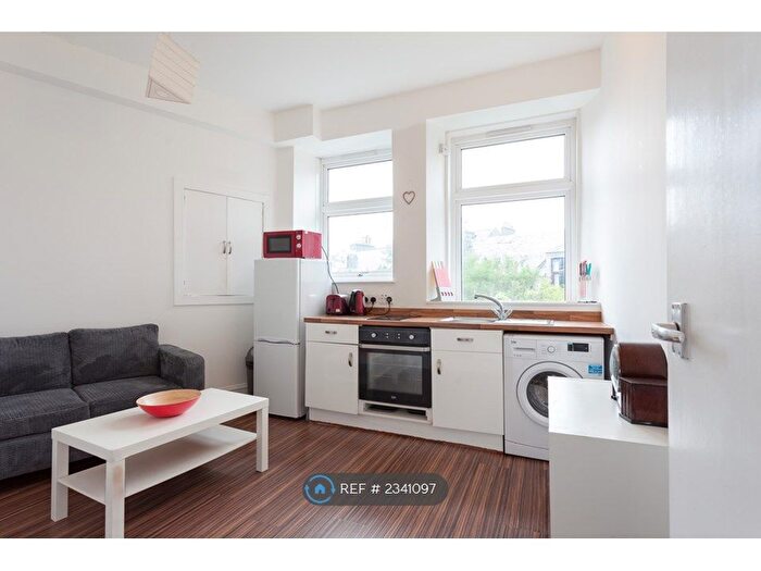 2 Bedroom Flat To Rent In Powis Place, Aberdeen, AB25
