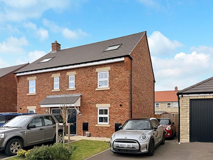 3 Bedroom Semi Detached House For Sale In Parsons Grove, Stanford In The Vale, SN7