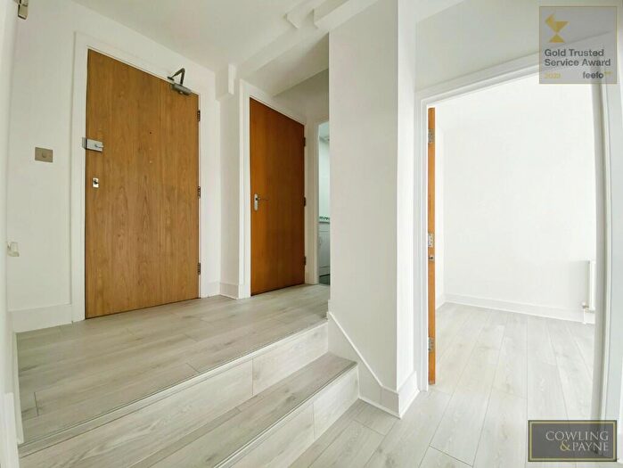 2 Bedroom Apartment To Rent In High Street, Wickford, Essex, SS12