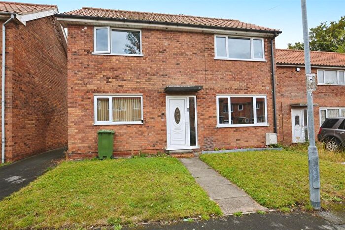 3 Bedroom Semi-Detached House For Sale In Cranidge Close, Crowle, DN17