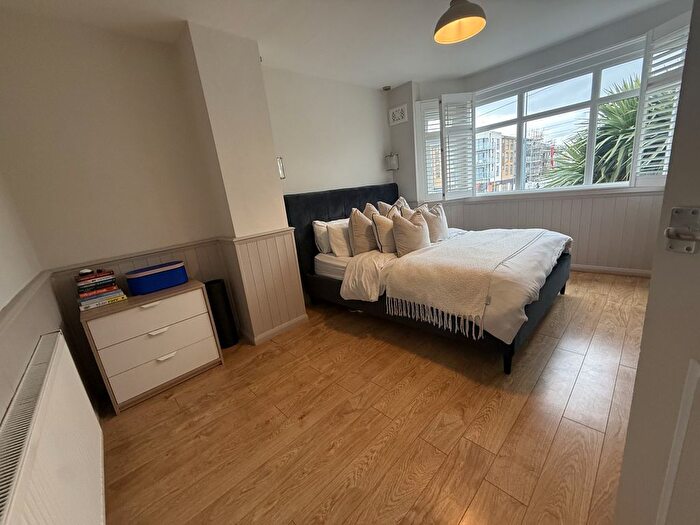 3 Bedroom Semi-Detached House For Sale In Cranbourne Road, Patchway, BS34