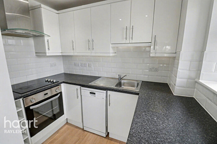 2 Bedroom Flat For Sale In The Approach, Rayleigh, SS6