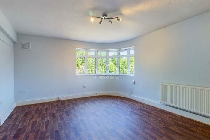 3 Bedroom Flat To Rent In Croydon Road, Norwood Junction, SE20