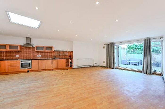 1 Bedroom Flat For Sale In Grafton Crescent, London, NW1