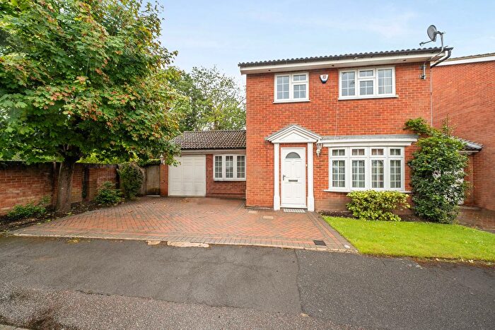 4 Bedroom Detached House For Sale In Sandbrook Close, London, Mill Hill, London, NW7