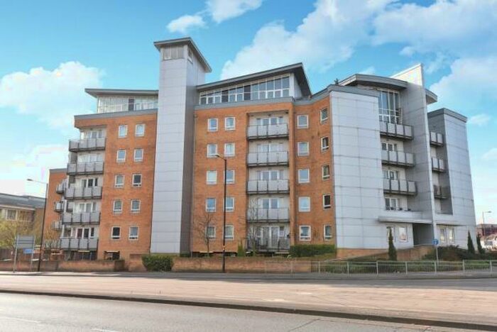 2 Bedroom Apartment To Rent In Tuns Lane, Slough, SL1