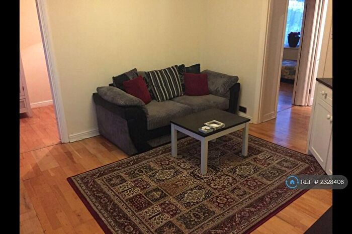 2 Bedroom Flat To Rent In Green Street, Enfield, EN3