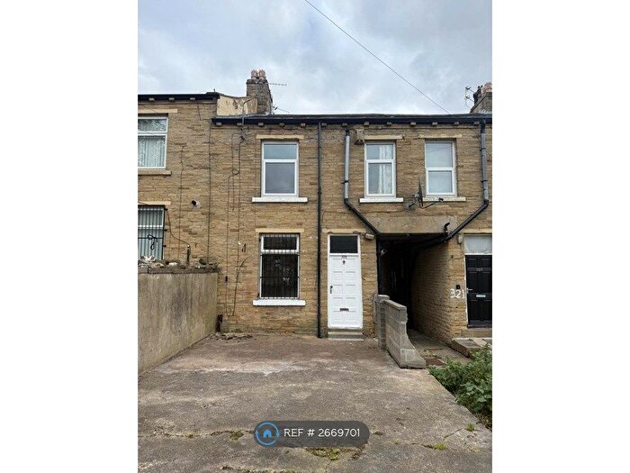 2 Bedroom Terraced House To Rent In Girlington Road, Bradford, BD8