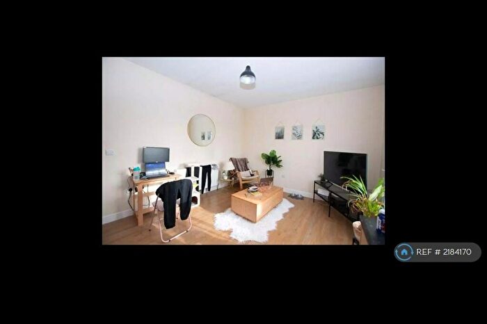 1 Bedroom Flat To Rent In Castle Street, Tyldesley, Manchester, M29