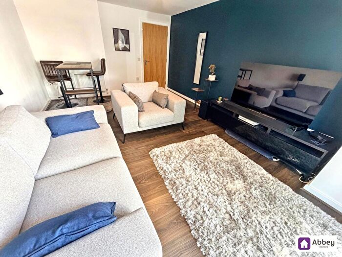 2 Bedroom Flat For Sale In Montvale Gardens, Leicester, LE4