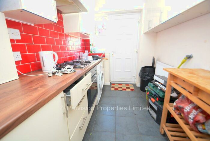 4 Bedroom Town House To Rent In Park View Road, Burley, Leeds, LS4