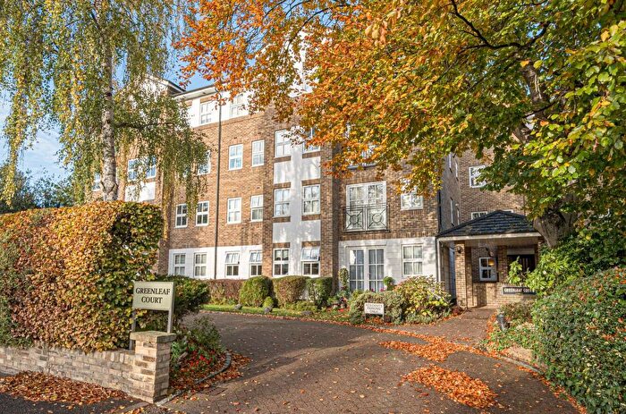 2 Bedroom Flat For Sale In Oakleigh Park North, Oakleigh Park, N20
