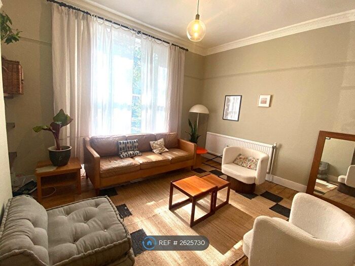 2 Bedroom Flat To Rent In New Cross Road, London, SE14