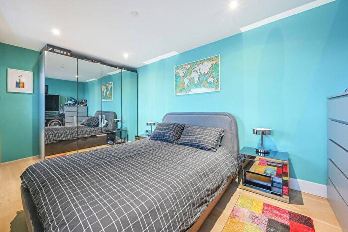 2 Bedroom Flat For Sale In Parkview Apartments, Poplar, London, E14