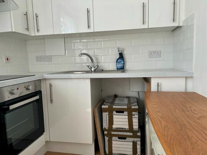 3 Bedroom Flat To Rent In Tillotson Road, Edmonton, N9