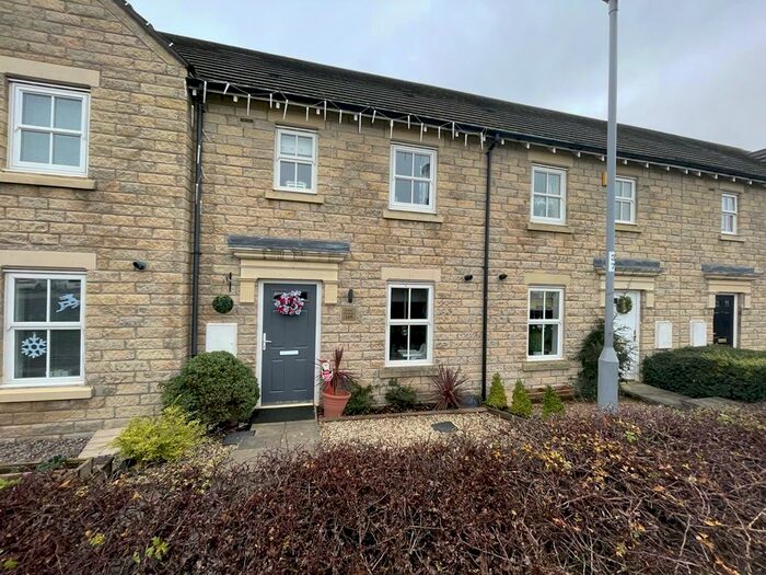 3 Bedroom Town House To Rent In Swan Avenue, Bingley, BD16