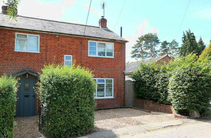3 Bedroom End Of Terrace House For Sale In Tidmarsh, Berkshire, RG8