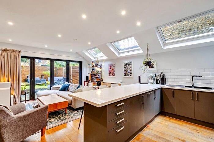 2 Bedroom Flat To Rent In Hamble Street, London, SW6