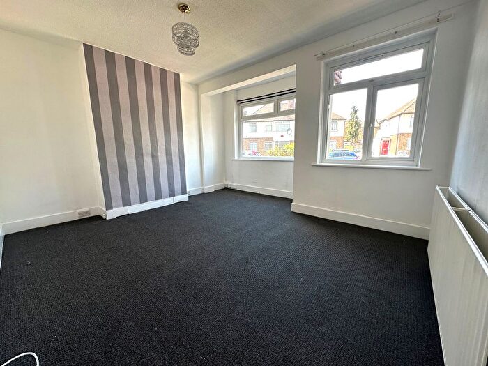 2 Bedroom Maisonette To Rent In Stainton Road, Enfield, EN3