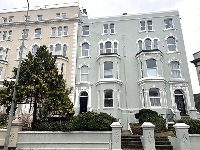 2 Bedroom Flat To Rent In Orchard Gardens, Teignmouth, TQ14