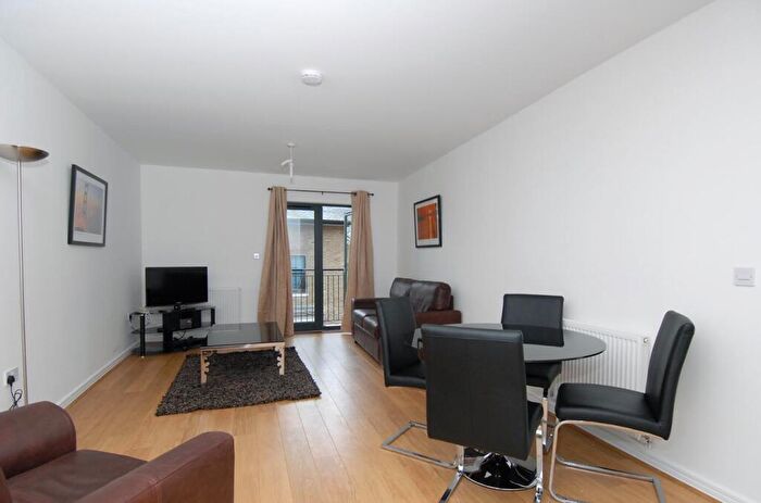 2 Bedroom Flat To Rent In Edith Cavell House, Poplar, E14