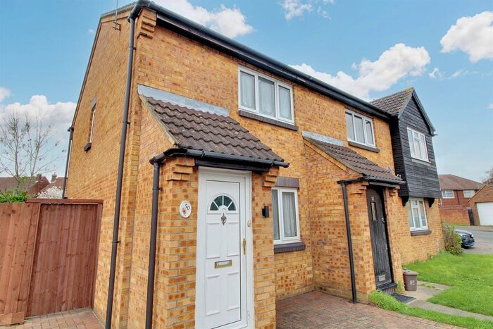 2 Bedroom Semi-Detached House To Rent In Kingsmead, Cheshunt, Waltham Cross, EN8