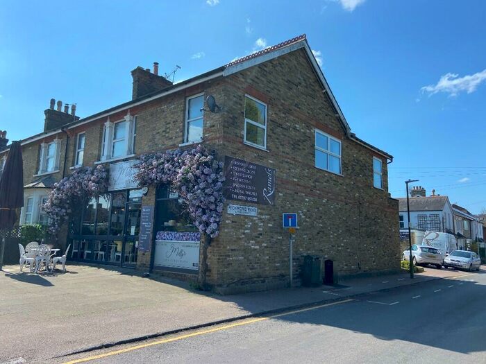 3 Bedroom Flat To Rent In Hatfield Road, Potters Bar, Hertfordshire, EN6