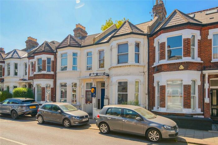 2 Bedroom Apartment To Rent In Elspeth Road, London, Uk, SW11