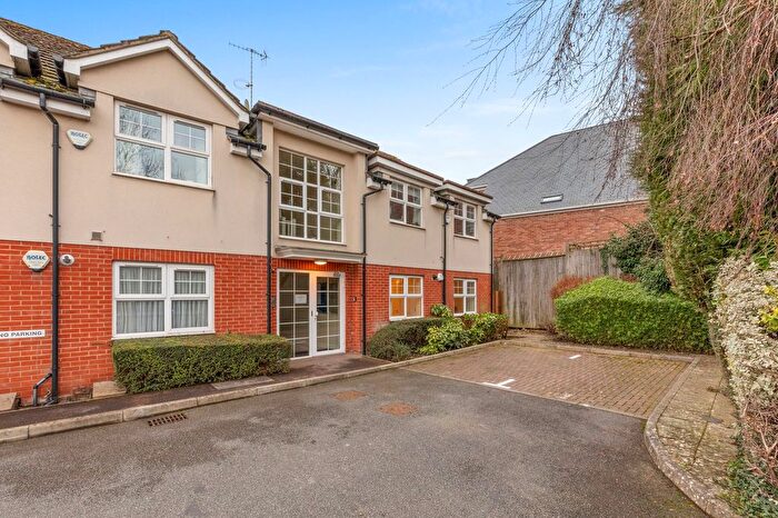 2 Bedroom Flat For Sale In Walnut Grove, Wooburn Green, HP10