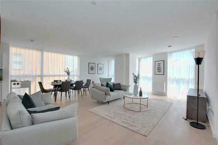 3 Bedroom Flat To Rent In Wyndham Apartments, 67 River Gardens Walk, London, SE10