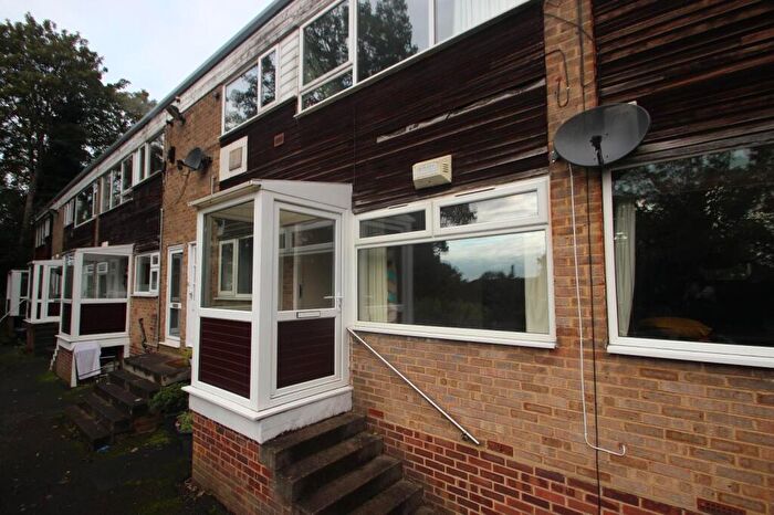 2 Bedroom Flat To Rent In King Edwins Court, Leeds, West Yorkshire, Uk, LS8