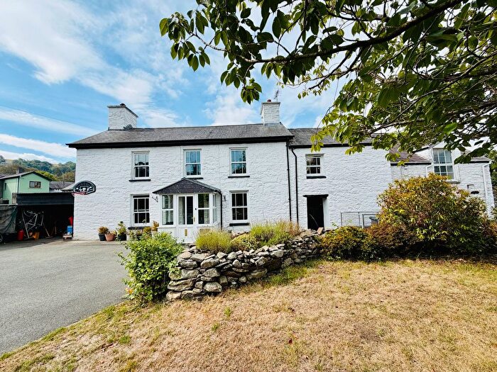 3 Bedroom Semi-Detached House For Sale In Llanddewi Brefi, Tregaron, SY25