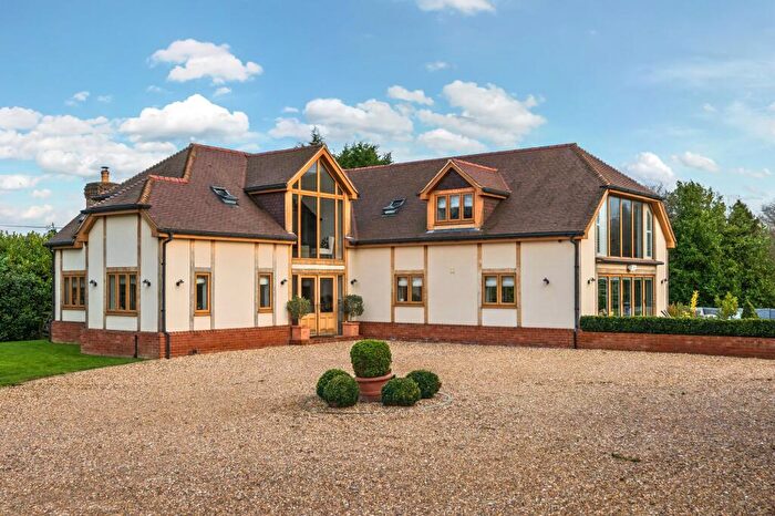 4 Bedroom Detached House For Sale In Claygate Road, Laddingford, ME18