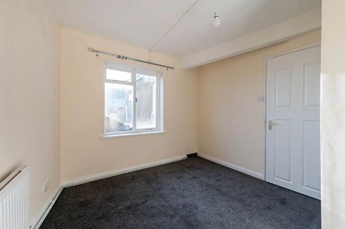 2 Bedroom Flat To Rent In Tolworth Rise South, Tolworth, Surbiton, KT5