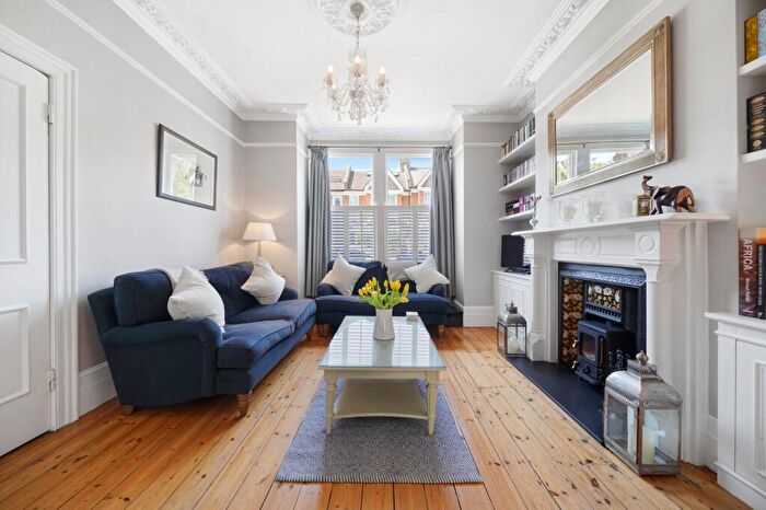 2 Bedroom Flat For Sale In Honeybrook Road, Lambeth, SW12