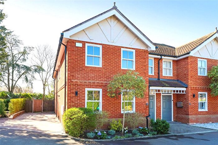 4 Bedroom Semi-Detached House To Rent In Warrens End, Rowtown, Addlestone, KT15