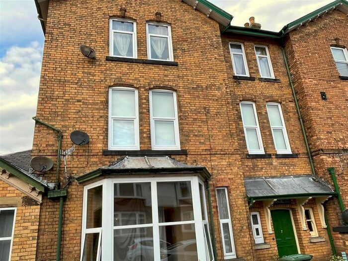 2 Bedroom Flat To Rent In Springhill Road, Scarborough, YO12