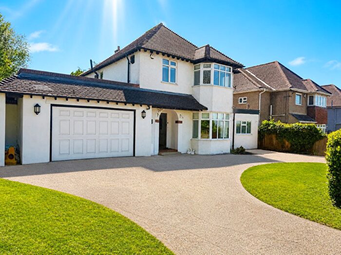 3 Bedroom Detached House For Sale In Northwood Road, Harefield, UB9