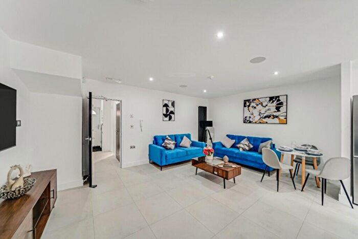 6 Bedroom House To Rent In Pennell Street, Lincoln, LN5