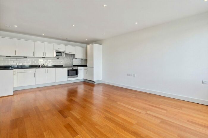 2 Bedroom Flat To Rent In The Latitude, Clapham Common South Side, London, SW4