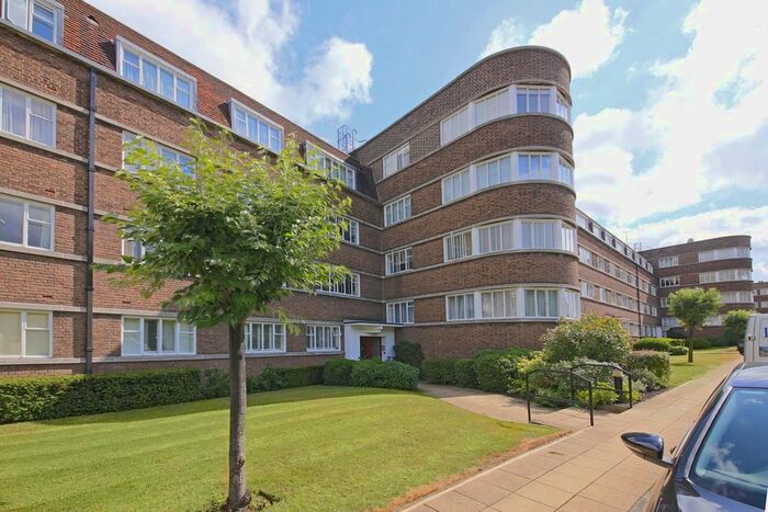 2 Bedroom Flat To Rent In Lyttelton Road, London, N2