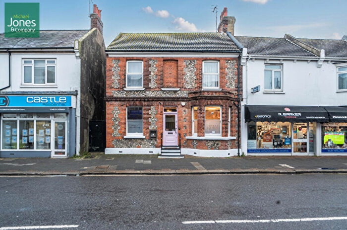 2 Bedroom Flat To Rent In South Street, Tarring, Worthing, Est Sussex, BN14