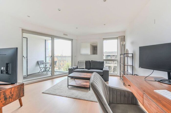 1 Bedroom Flat To Rent In Balham Hill, Clapham Common South Side, London, SW12