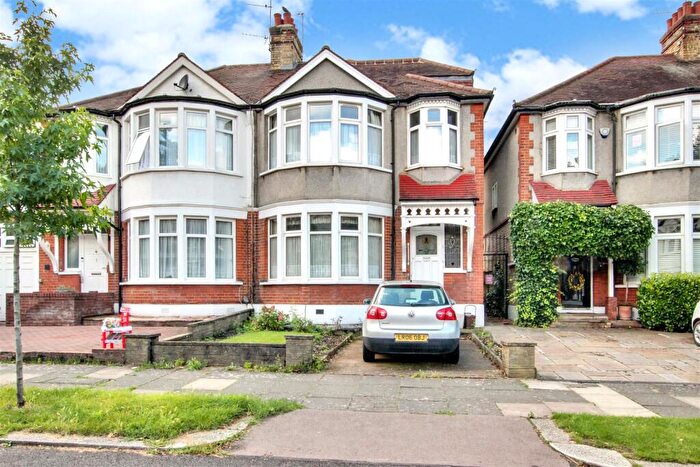 4 Bedroom House For Sale In Woodland Way, London, N21