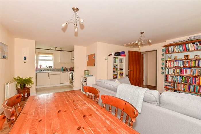 2 Bedroom Flat For Sale In Fitzroy Place, Reigate, Surrey, RH2