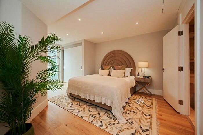 2 Bedroom Apartment To Rent In Flat, Baker Street, London, NW1