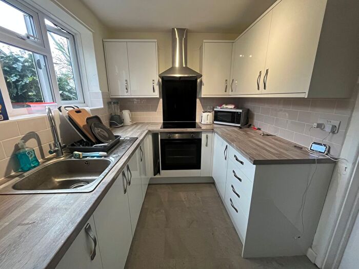 4 Bedroom Semi Detached House To Rent In Broomfield, Guildford, GU2