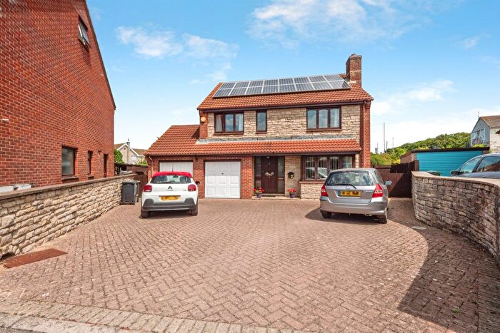 4 Bedroom Detached House For Sale In Chestnut Place, Weymouth, DT3
