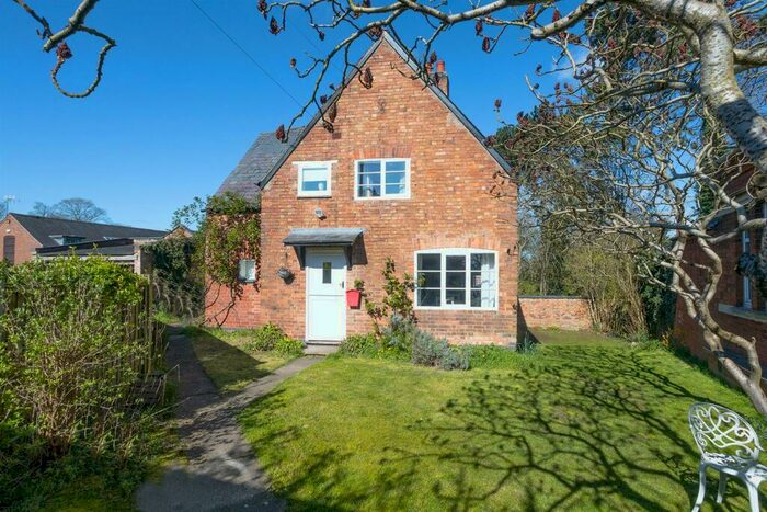3 Bedroom Detached House For Sale In The Mount, Dunton Bassett, Lutterworth, LE17