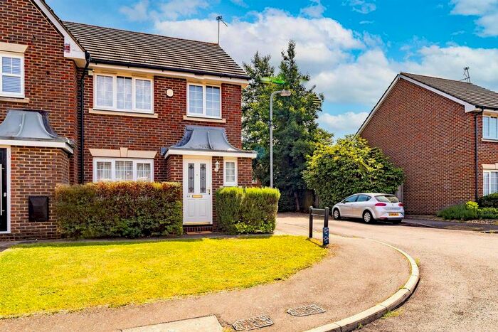 3 Bedroom End Of Terrace House To Rent In Kensington Way, Borehamwood, WD6